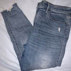 light wash “universal thread” jeans! size 18